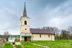 Biserica cu hramul: „Sfintii Arhangeli Mihail si Gavril“